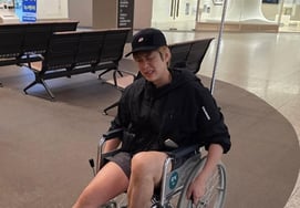 Comedian Son Min-soo in a wheelchair due to leg injury: "A twin father shouldn't be like this" [Star Issue]