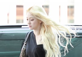 LE SSERAFIM Heo Yun-jin 'Blonde Beauty' [★Photo]