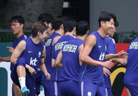 [Photo] Lee Kang-in and Son Heung-min: "Who won the playful smile?"