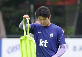 [Photo] Seol Young-woo checking the height of the dummy
