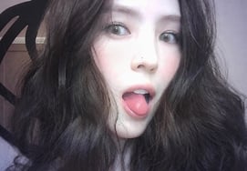 Han Sohee khoe khoang về lưỡi thỏ trong sáng