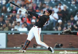 Choo Shin-soo and Kim Ha-seong surpassed: Lee Jung-hoo sets 'Korean new record' with 17-game hitting streak... Batting average during this period reaches an impressive .500 [SF Review]