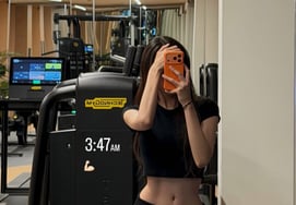 Mun Ga-young, certificación de entrenamiento a las 3 de la madrugada.. revela el secreto de su vestido perfecto