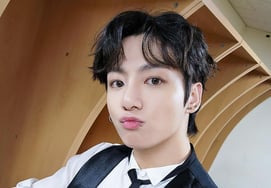 Quảng cáo toàn cảnh đường phố dành cho Jungkook (BTS)Fanclub Hàn Quốc cổ vũ cho concert Busan kỷ niệm ngày debut