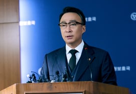 "神聖な教育を妨害しないで" イ・ソンミン '真の教育'を飲み込んだカリスマ..『本当の大人の顔』