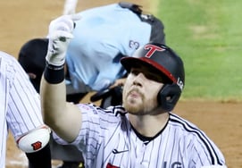 ¿Podría surgir el primer capitán extranjero en la historia de la KBO en el LG? Incluso el día en que 'el señor Oh de Jamsil' conectó un jonrón con bases llenas y múltiples jonrones, cuidó de sus compañeros.