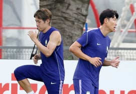 [Chụp ảnh] Lee Kang In - Son Heung Min - Hong Myung - Ssangpo trái phải