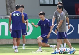 [Chụp ảnh] Hwang In Bum: 'Tôi là người đẹp nhất'