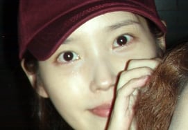 '大君夫人'の論争のその後..IU、'驚くべき義理'の近況をキャッチ [スター・イシュー]