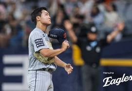 Hanwha Jung Woo bị loại → Lời an ủi nặng nề của Ryu Hyun Jin: "Tôi sẽ có cơ hội tiếp theo, để thất vọng..." đài chỉ huy cũng đã được xoa dịu [hiện trường Daejeon]