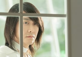 "没有预算，道具是'分享胡萝卜'，连演出费都拿不到。"吴政世《喜欢你》，MV《God壁世界观》 [Star Issue]