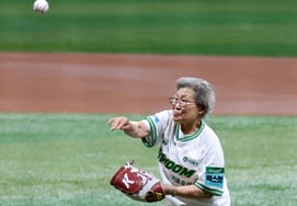 [相片儿] "哥哥，谢谢你来找我！' 参战勇士的妹妹赵舜昊女士