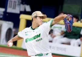 [Photo] 'Striving pitcher' Kiwoom's Park Jun-hyeon