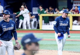 [Foto] Riley celebra: «Aunque vamos perdiendo 1-2, ¡ganamos en la revisión de video!»