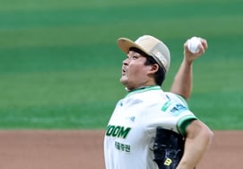 [Foto] '8ª entrada sin carreras: actuación de Won Jong-hyun'