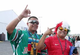 [フォト] メキシコ応援団「チェコに勝って来い」