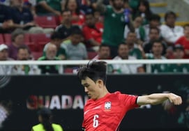 'Hong Myung-bo's team saved from the brink': Hwang In-beom's phantom chip shot equalizer! 1-1 comeback against Czech Republic a great success... defense completely outmaneuvered [Live report]