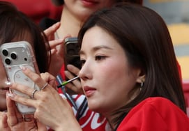 [Photo] Kwon Eun-bi: "I Had to Take This"