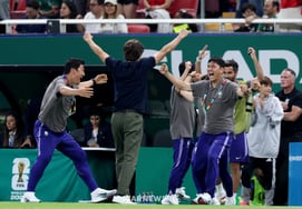 [フォト] ホン・ミョンボ監督、終了の瞬間に両手を挙げる