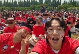 Jang Sung Kyu cảm động trước chiến thắng ngược dòng trước Cộng hòa Séc tại World Cup"