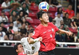 K League class proven at the World Cup... '2m Czech attackers neutralized' Lee Ki-hyeok, 8 headers and ironclad defense in debut match