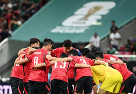 [Foto] El capitán Son Heung-min anima a los jugadores