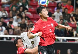 [Foto] Lee Ki-hyeok: «El balón se pega demasiado»