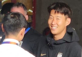 'Unprecedented' Son Heung-min quickly passed through the mixed zone without an interview... Left only with a "Thank you" greeting [Guadalajara on-site]