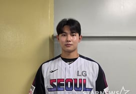 "要对宝京哥好。" 158公里LG Fireballer首次入选国家队，激动不已 不由自主地鞠躬致意 [蚕室现场]