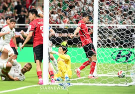 [Photo] Kim Seung-gyu: "Soucek, that's offside"