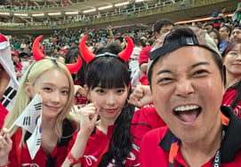 Jeon Hyun-moo, junto a Karina y Winter, asiste al partido de la Copa del Mundo contra la República Checa... "Nunca nos rendiremos" [Star Issue]