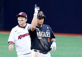 [Foto] 'Doble de dos bases ante An Woo-jin en la parte alta del sexto inning' Noh Si-hwan