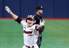[Foto] 'En el noveno inning, con dos outs y corredores en primera y segunda, el jonrón de la victoria de Seo Geon-chang'