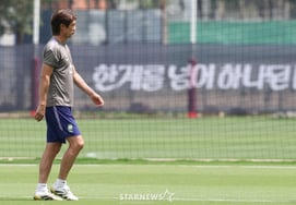 [Foto] El entrenador Hong Myung-bo: «Ya hemos superado los límites»
