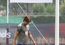 [Foto] Hong Myung-bo: "Ahora levante la cabeza"