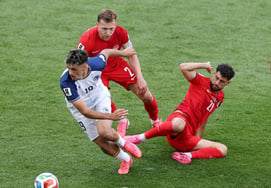 "El equipo de Hong Myung-bo es un fuerte candidato para los octavos de final: Canadá y Bosnia empatan 1-1 en el primer enfrentamiento del Grupo B"