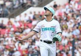 With 'Neale's sharp pitching allowing only one run,' KIA finally breaks its three-game losing streak! 'Unlucky Doosan' with the unexpected 'field interference OUT' and Yang Eui-ji's double OUT' [Gwangju On-site Review]