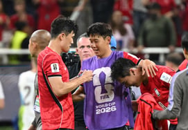 [Chụp ảnh] Son Heung Min - Kim Min Jae khoe trang phục ôm sát cánh ấm áp