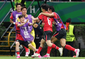[Foto] Hwang In-beom con el «gol de empate emocionante»