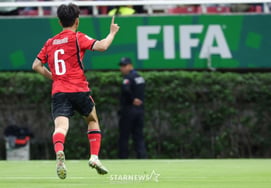 [Foto] Hwang In-beom, celebración FIFA