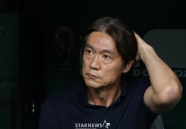 [Фото] Хон Мён Бо '90 минут, я буду смеяться.'