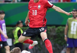 [Chụp ảnh] Lee Jae Sung: Cú chặn bóng của Stefan sâu quá