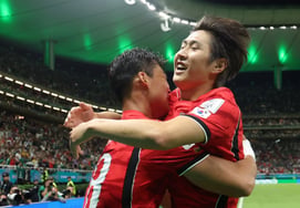 [Photo] Oh Hyun-kyu and Lee Kang-in '01s hug'