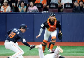 [Foto] 'Wang Yencheng esquiva el tag y llega a salvo': Park Soo-jong