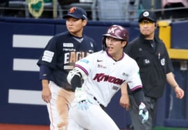 [Foto] 'En el octavo inning, el empate 2-2 se rompe' por Won Seong-jun