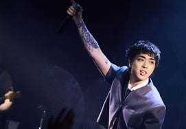Más de 20 canciones, arreglos para banda y hasta presentaciones en vivo completas... Juní triunfa en su primer concierto individual en Corea tras su debut