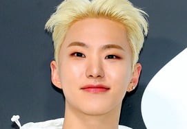 SEVENTEEN Hoshi，捐赠1亿的成果...赞比亚公立学校5个教室竣工 [公式]