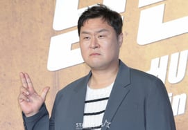 'Maridos' Yoon Kyung-ho: "Era un papel musculoso... pero el guion cambió tras el casting" provoca risas