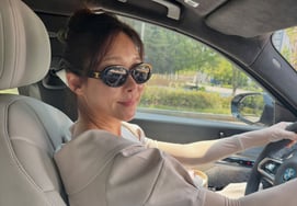 Hyun Young, boasting about her 'non-leaving couple'.. "♥My husband looks like Audrey Hepburn"