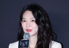 Shin Min-a 'Eyes, You Can Expect It' [★Photo]